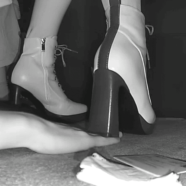 Woman unaware hand trample with 8cm heeled boots in cinema 1