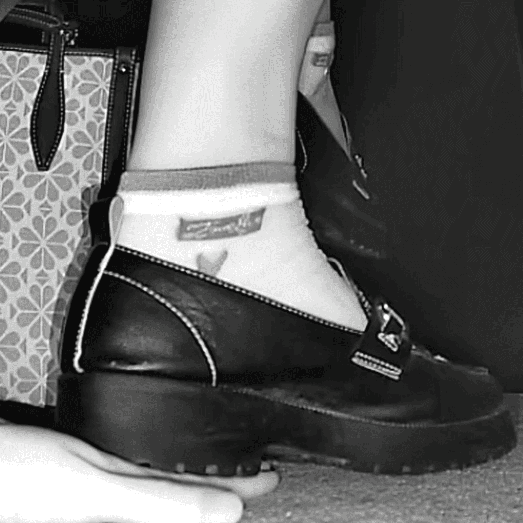Woman in cinema unaware hand trample with leather shoes thumb 3